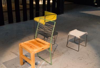 كرسي مقهى من فضبان فولاذية، كرسي أصفر، كرسي أخضر